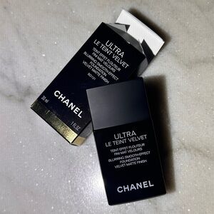 Brand New-CHANEL Ultra Le Teint Velvet in Black and White